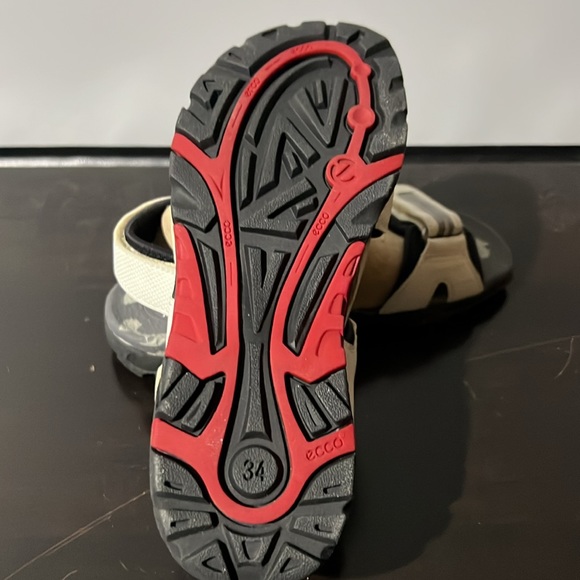 Sandals - Picture 2 of 3